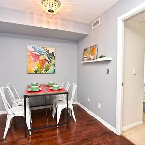 Apartment Downtown Condo, Free Parking & Amenities, Toronto