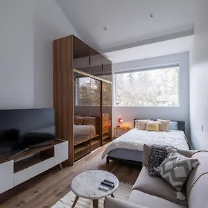 Homestay Queen Loft In Nature, Toronto
