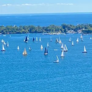 Apartment Lakeside Haven: Harbourfront With Million-dollar Views, Toronto